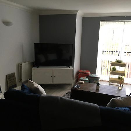 Godwin Court 21 Apartment Swindon Exterior photo