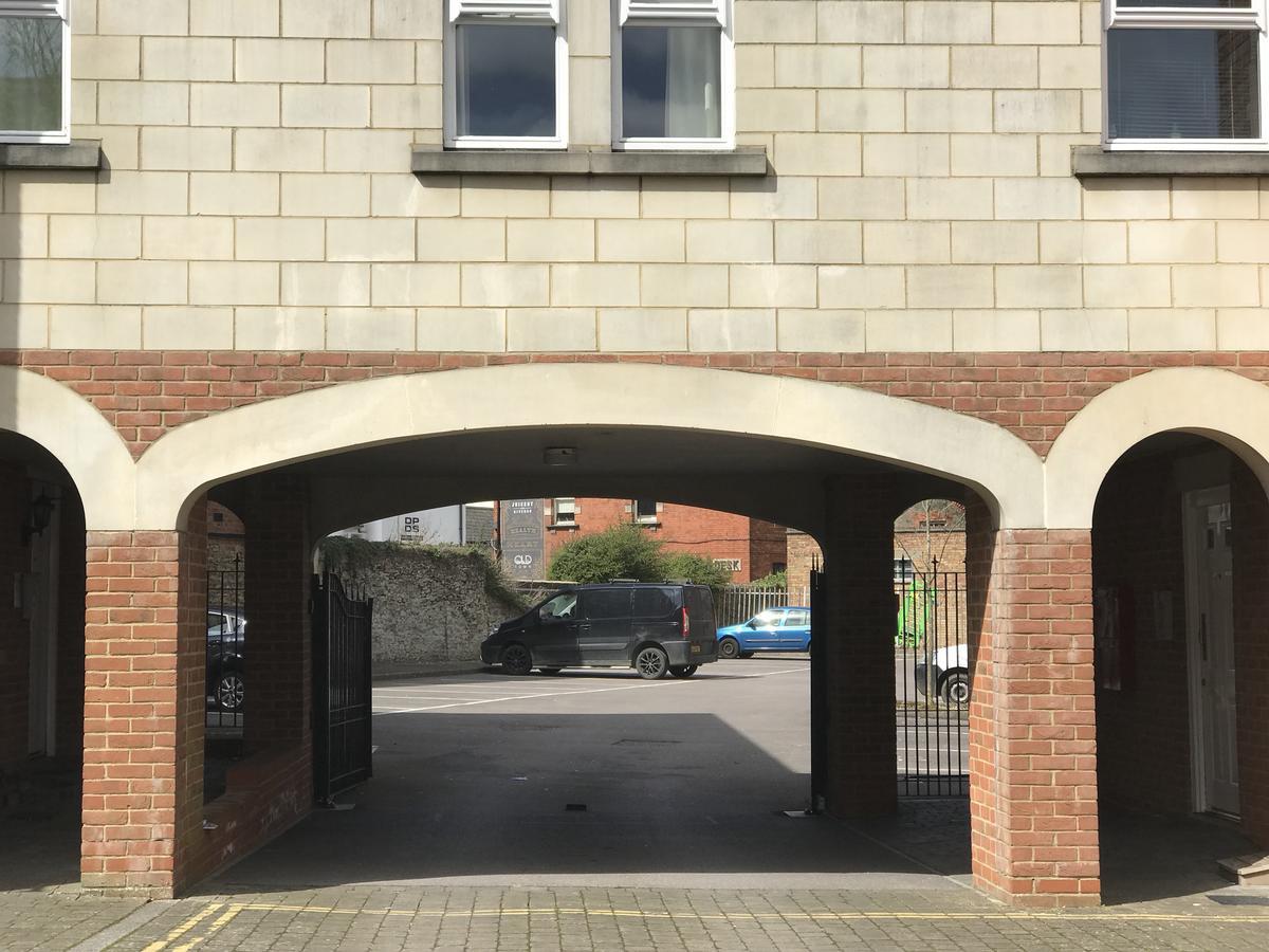 Godwin Court 21 Apartment Swindon Exterior photo