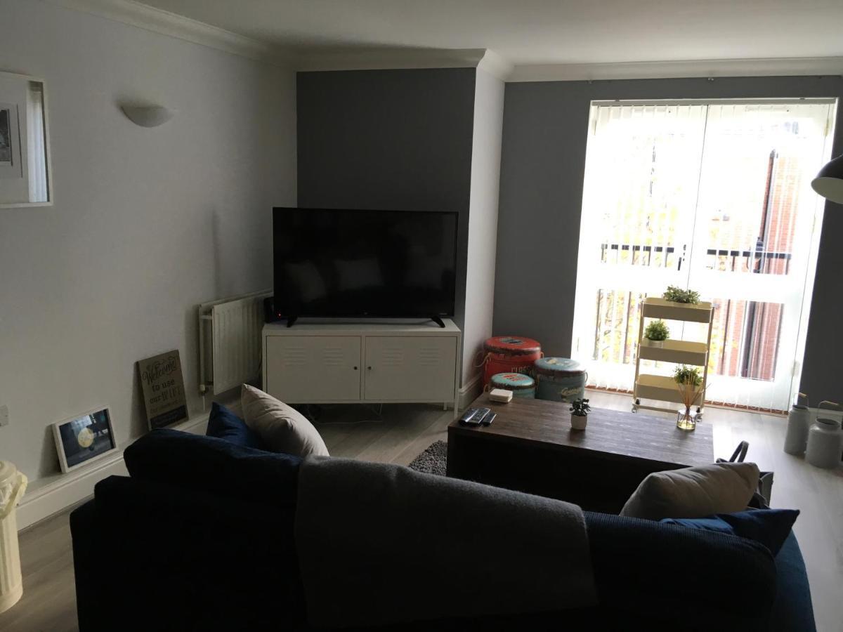 Godwin Court 21 Apartment Swindon Exterior photo